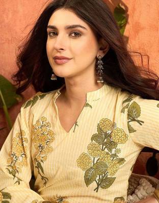 women floral printed regular  cotton kurti with trousers 4