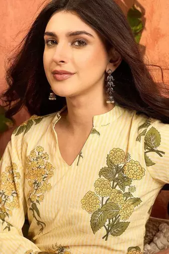 women floral printed regular  cotton kurti with trousers