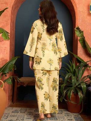 women floral printed regular  cotton kurti with trousers 5