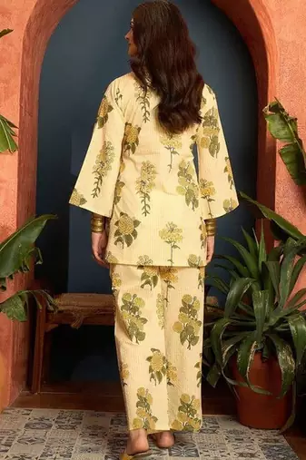 women floral printed regular  cotton kurti with trousers
