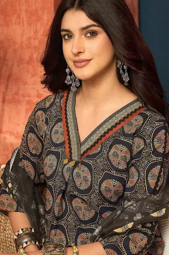 women ethnic motifs printed regular zardozi  cotton kurta with palazzos & with dupatta