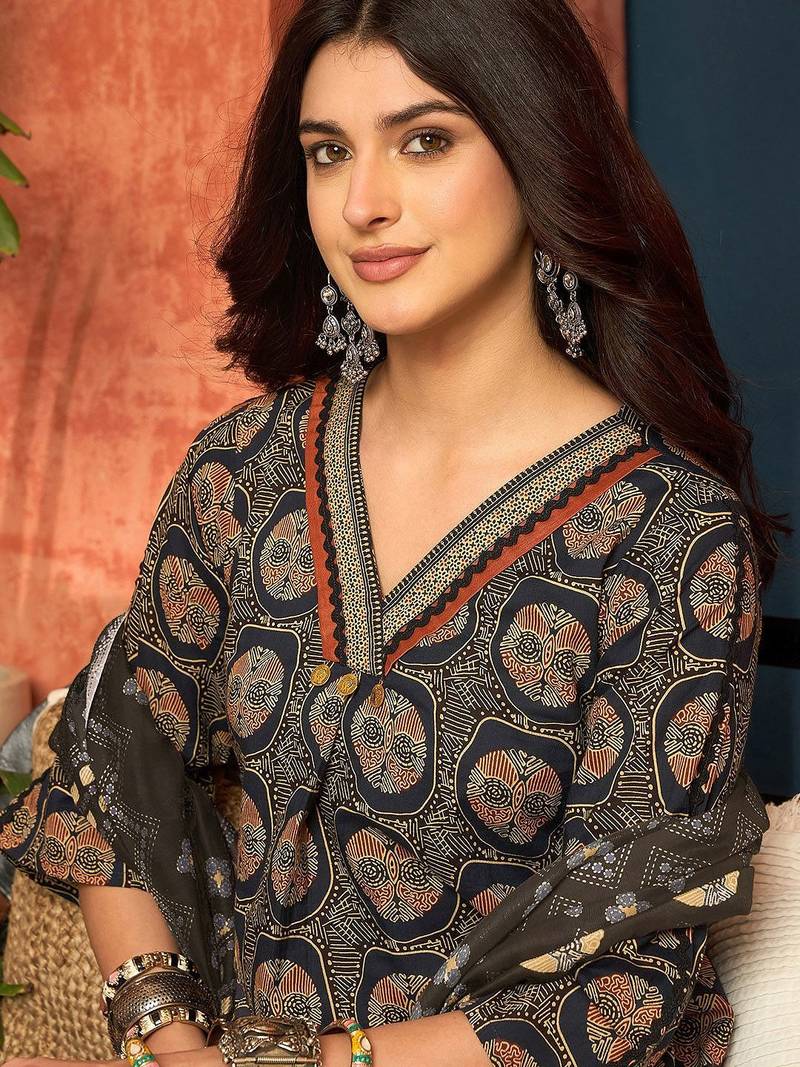 women ethnic motifs printed regular zardozi  cotton kurta with palazzos & with dupatta