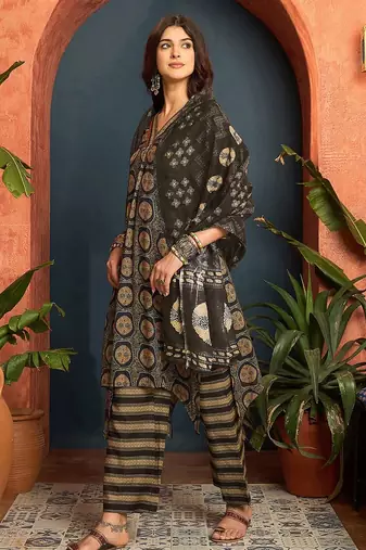 women ethnic motifs printed regular zardozi  cotton kurta with palazzos & with dupatta