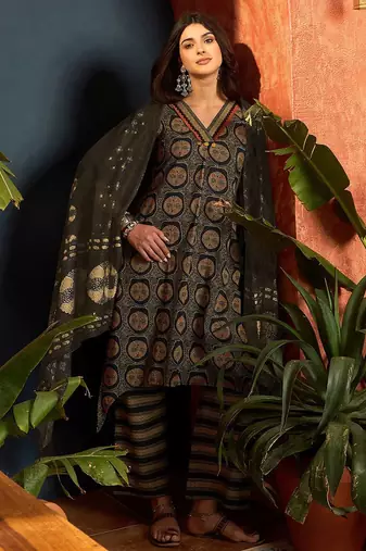 women ethnic motifs printed regular zardozi  cotton kurta with palazzos & with dupatta