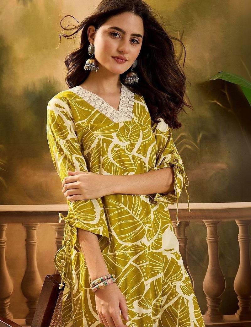 women floral printed regular kurta with trousers