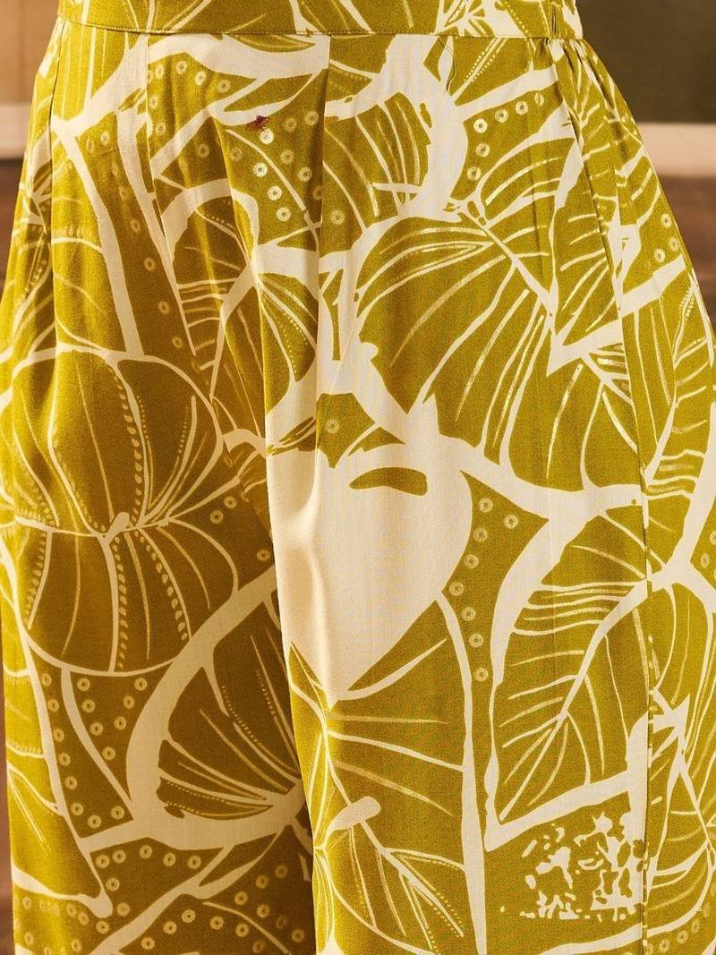 women floral printed regular kurta with trousers