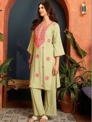 women ethnic motifs embroidered regular thread work kurta with palazzos 5