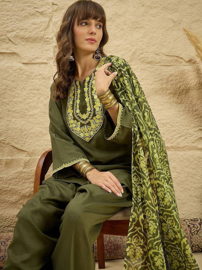 women ethnic motifs embroidered regular thread work kurta with patiala & with dupatta