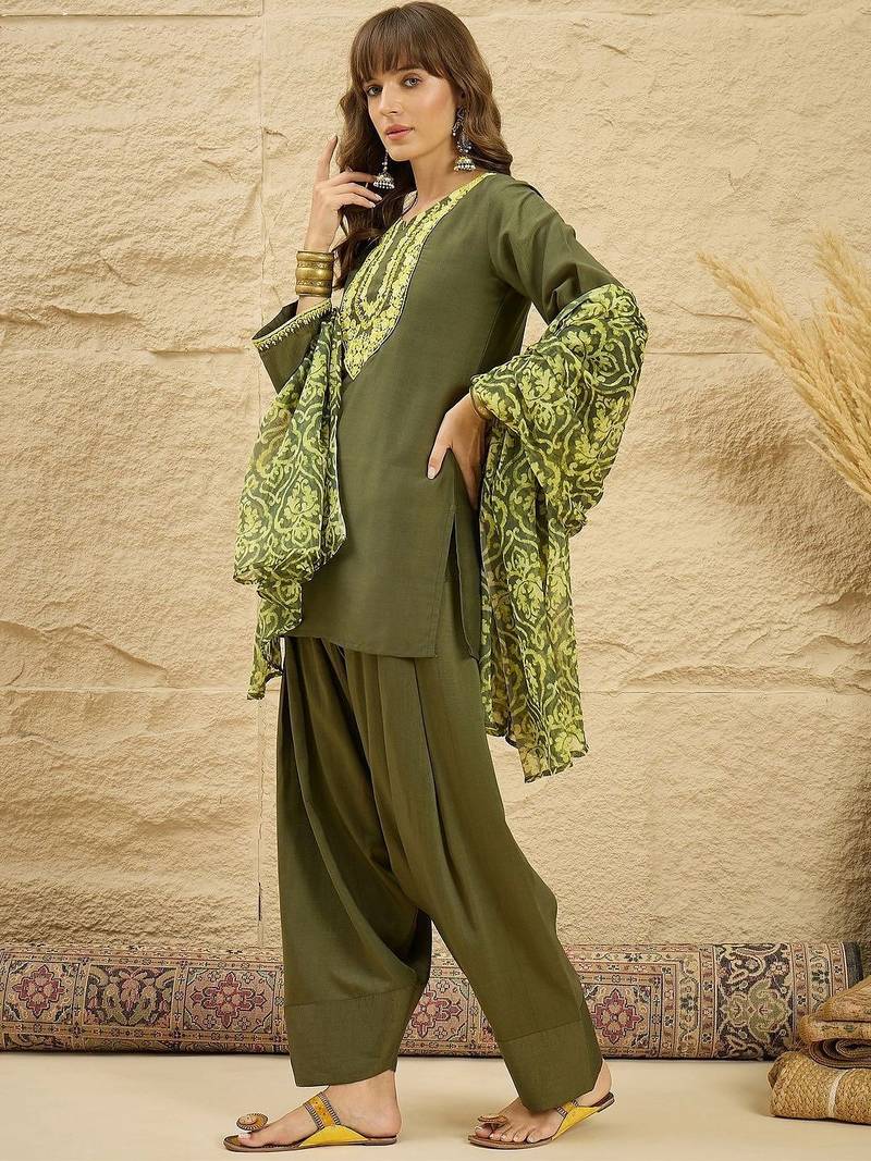 women ethnic motifs embroidered regular thread work kurta with patiala & with dupatta