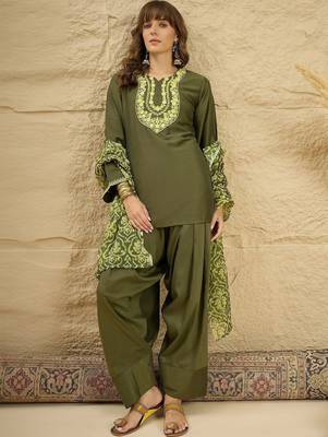 women ethnic motifs embroidered regular thread work kurta with patiala & with dupatta 5