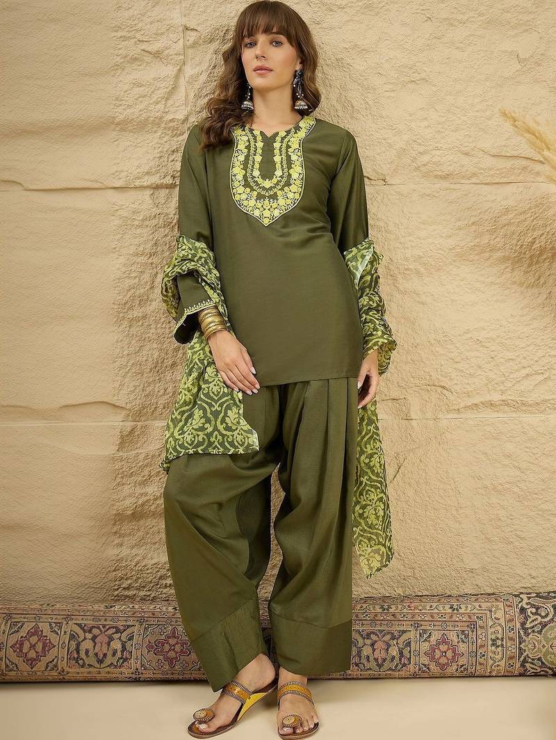 women ethnic motifs embroidered regular thread work kurta with patiala & with dupatta