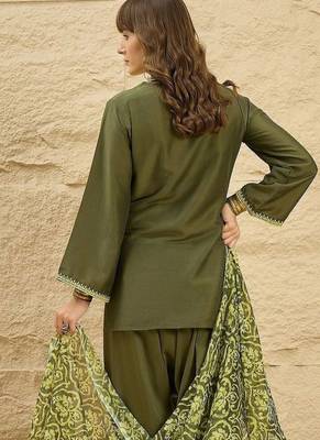 women ethnic motifs embroidered regular thread work kurta with patiala & with dupatta 6