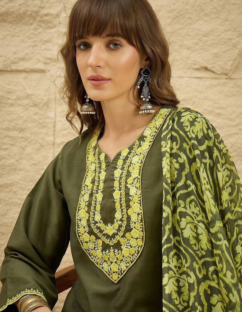 women ethnic motifs embroidered regular thread work kurta with patiala & with dupatta