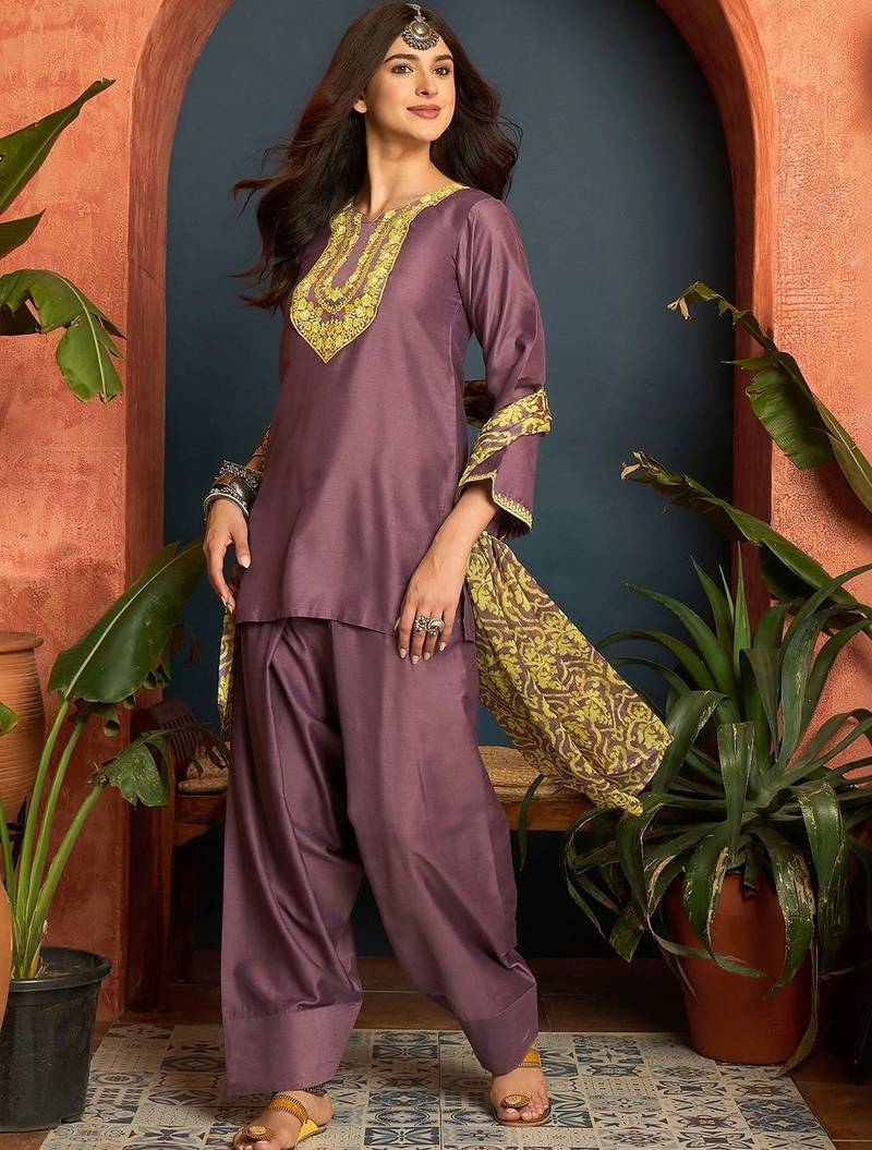 women ethnic motifs embroidered regular thread work kurta with patiala & with dupatta