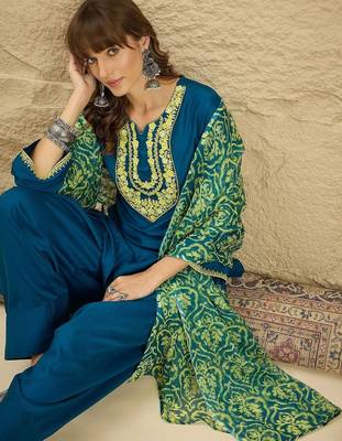 women ethnic motifs embroidered regular thread work kurta with patiala & with dupatta 2