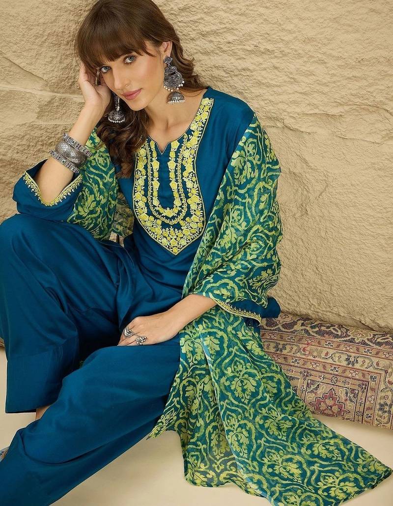 women ethnic motifs embroidered regular thread work kurta with patiala & with dupatta