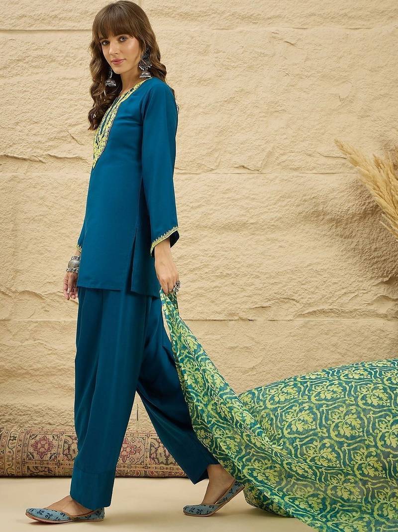 women ethnic motifs embroidered regular thread work kurta with patiala & with dupatta