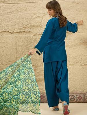 women ethnic motifs embroidered regular thread work kurta with patiala & with dupatta 5