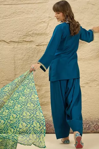 women ethnic motifs embroidered regular thread work kurta with patiala & with dupatta