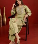 women ethnic motifs embroidered kurta wtih farshi salwar