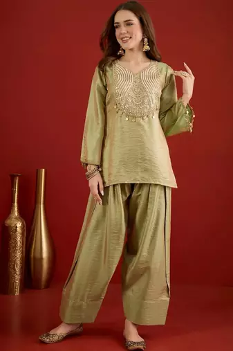 women ethnic motifs embroidered kurta wtih farshi salwar