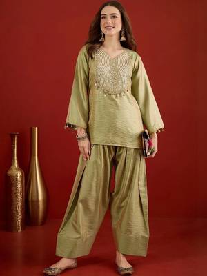 women ethnic motifs embroidered kurta wtih farshi salwar 3