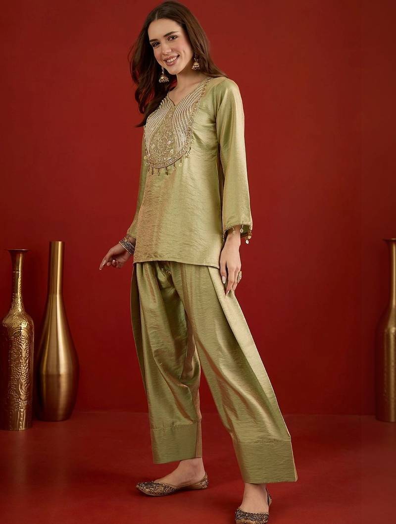 women ethnic motifs embroidered kurta wtih farshi salwar