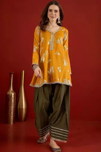 women floral printed regular gotta patti kurta with patiala
