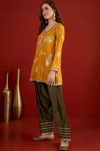 women floral printed regular gotta patti kurta with patiala