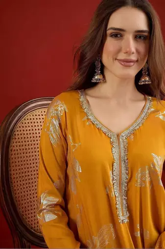 women floral printed regular gotta patti kurta with patiala
