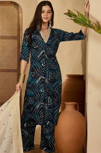 women bandhani dyed regular thread work kurta with trousers & with dupatta
