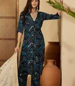 women bandhani dyed regular thread work kurta with trousers & with dupatta