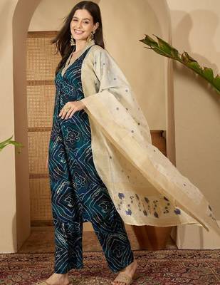 women bandhani dyed regular thread work kurta with trousers & with dupatta 3