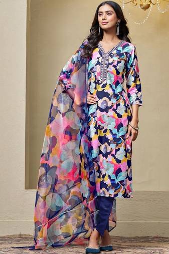 women printed regular thread work kurta with trousers & with dupatta