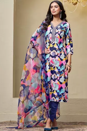 women printed regular thread work kurta with trousers & with dupatta
