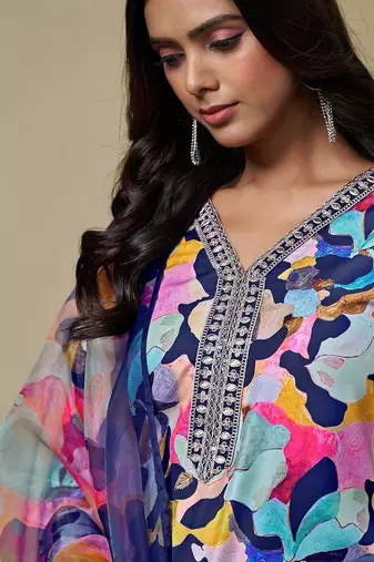 women printed regular thread work kurta with trousers & with dupatta