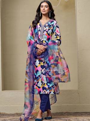 women printed regular thread work kurta with trousers & with dupatta 3