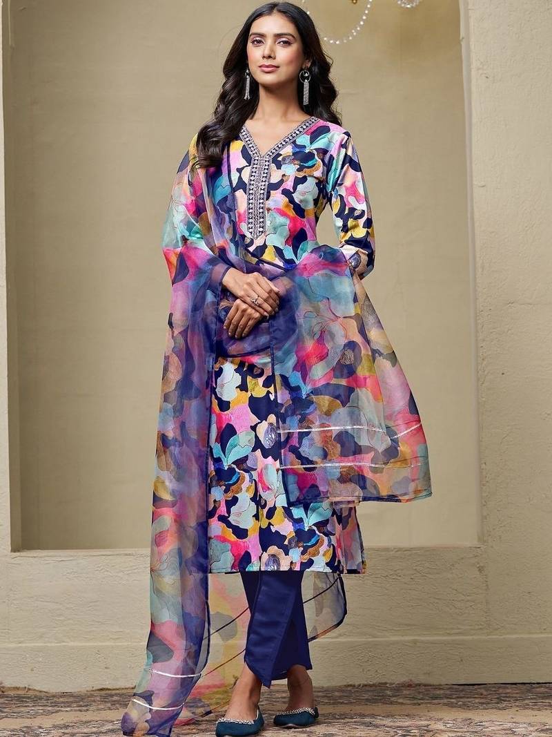 women printed regular thread work kurta with trousers & with dupatta