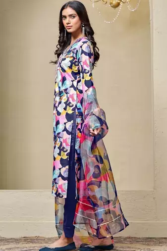 women printed regular thread work kurta with trousers & with dupatta