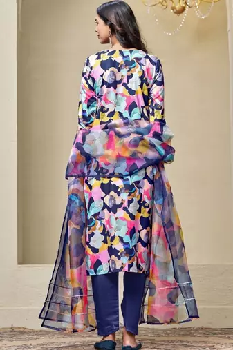 women printed regular thread work kurta with trousers & with dupatta