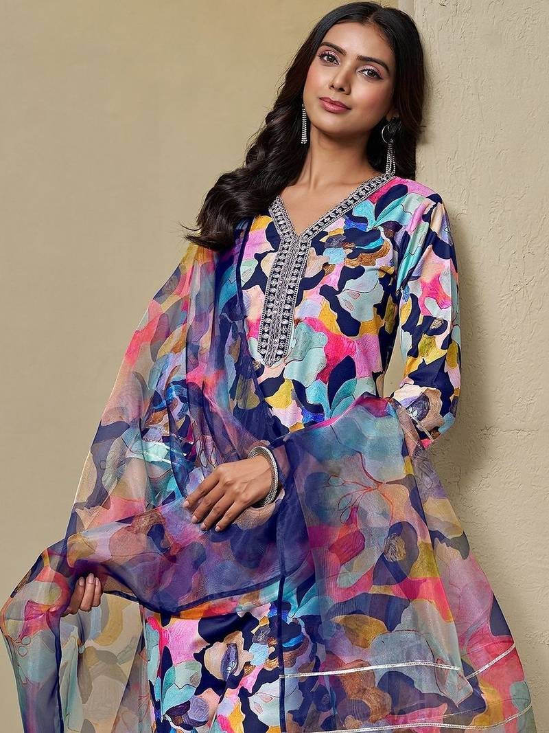 women printed regular thread work kurta with trousers & with dupatta