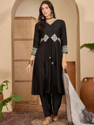 women ethnic motifs embroidered regular patchwork kurta with palazzos & with dupatta 1