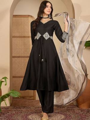 women ethnic motifs embroidered regular patchwork kurta with palazzos & with dupatta 3