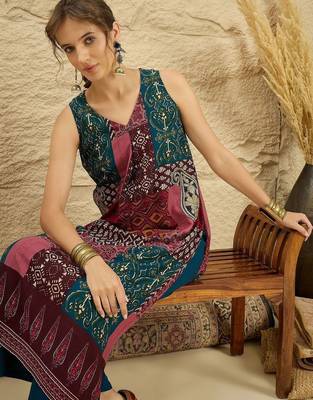 women ethnic motifs printed regular kurta with palazzos 2
