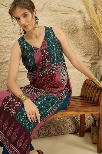 women ethnic motifs printed regular kurta with palazzos