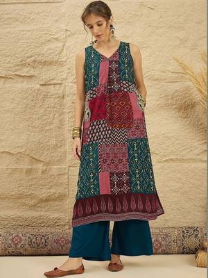 women ethnic motifs printed regular kurta with palazzos 1