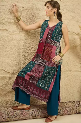 women ethnic motifs printed regular kurta with palazzos