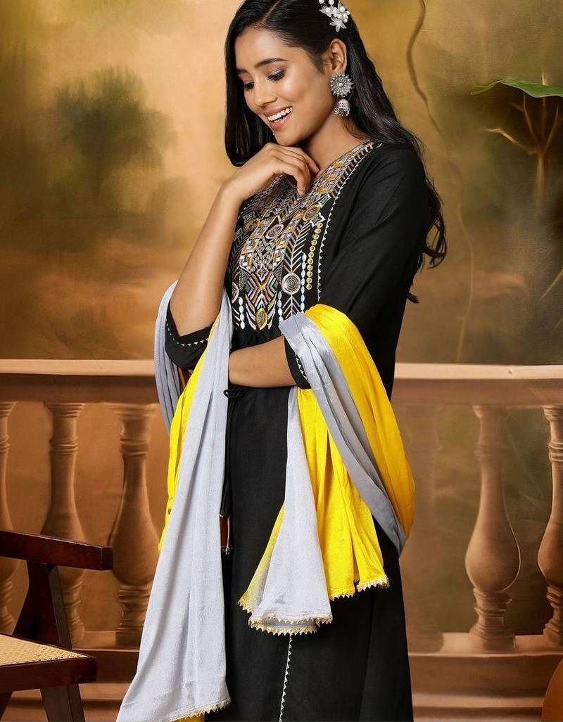 women ethnic motifs embroidered regular thread work kurta with palazzos & with dupatta