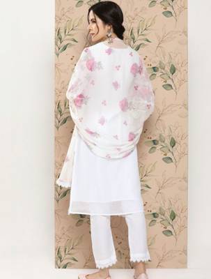 women floral printed regular kurta with trousers & with dupatta 5