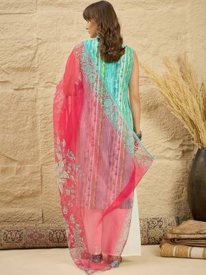 women dyed regular kurta with palazzos & with dupatta 5